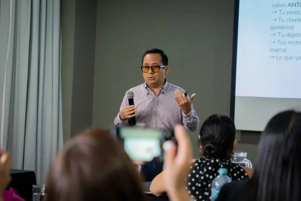 Real Plaza - Charla «Pensar con IA»